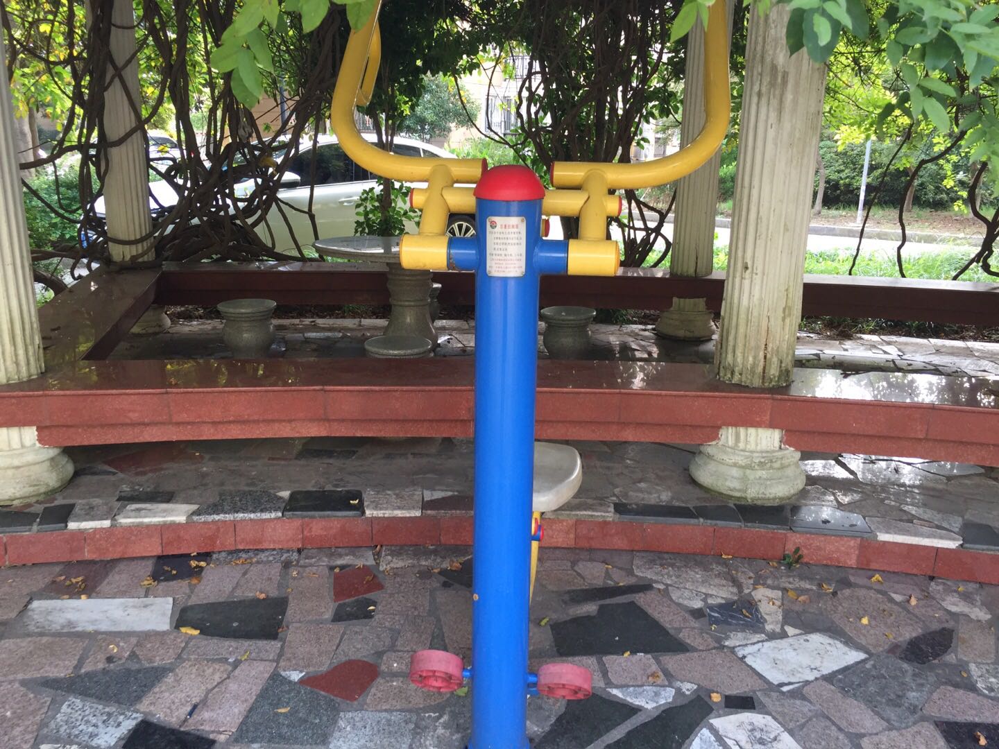自重拉胸器