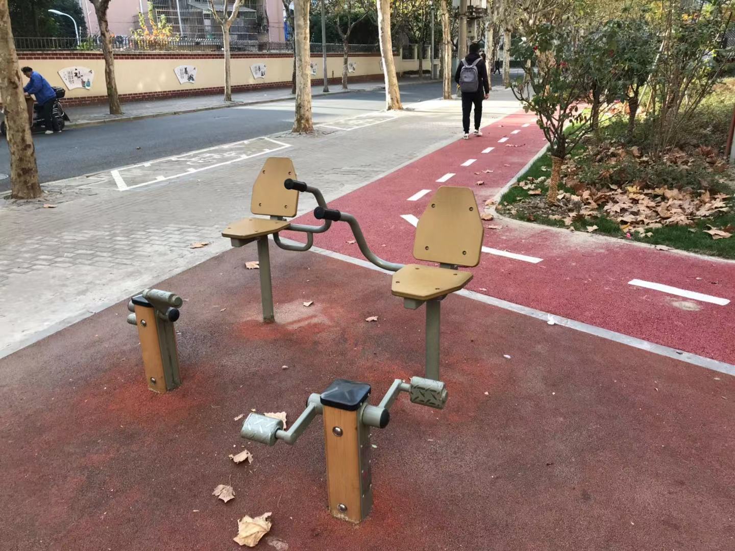 下肢训练器