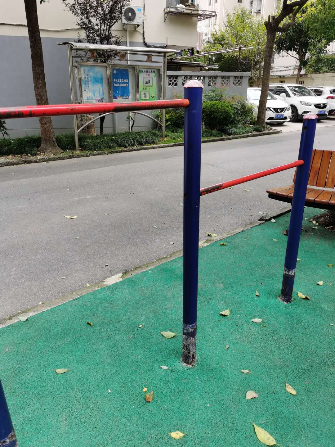 搁腿杠