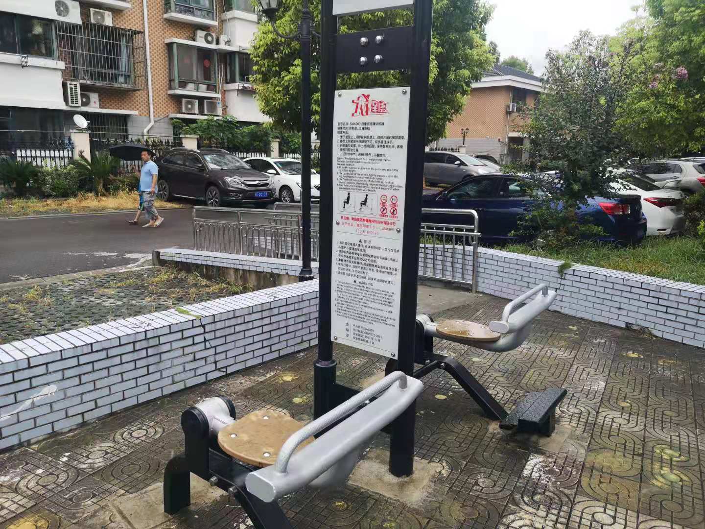 自重式提踵训练器