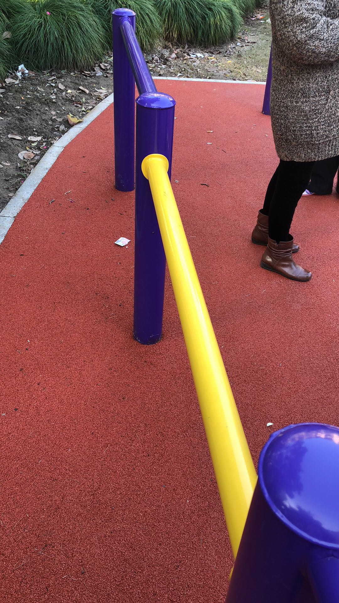 彈振壓腿器