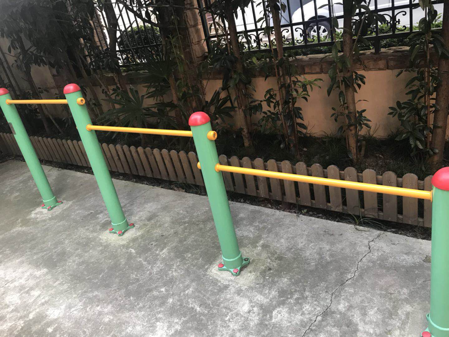 多聯(lián)壓腿架