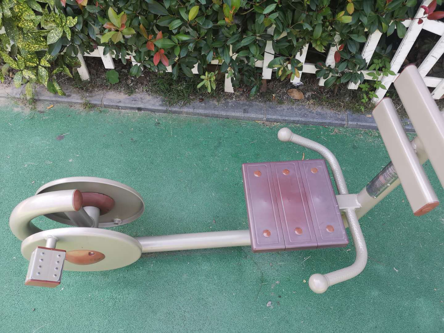斜躺健身車