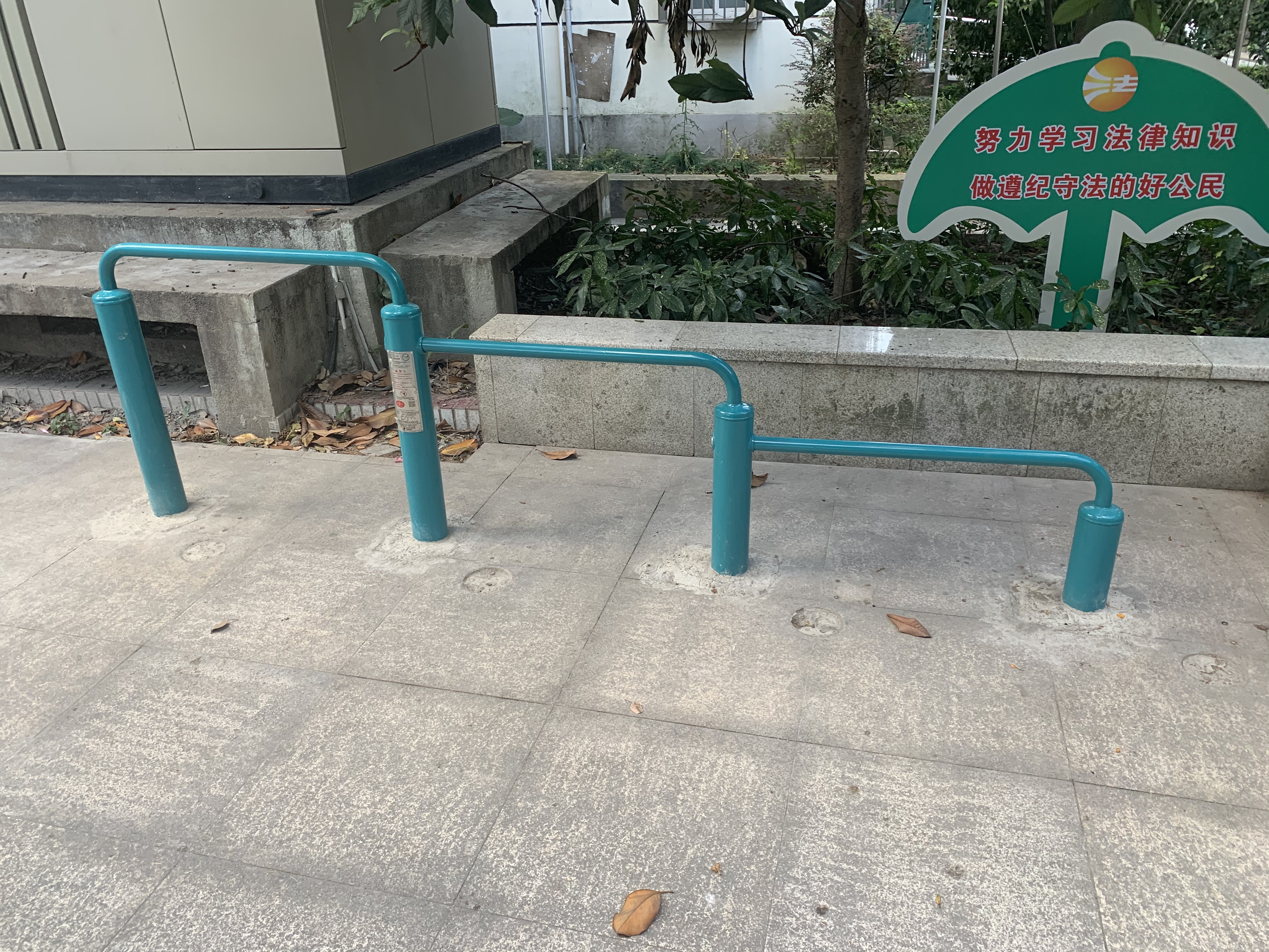 彈震壓腿器
