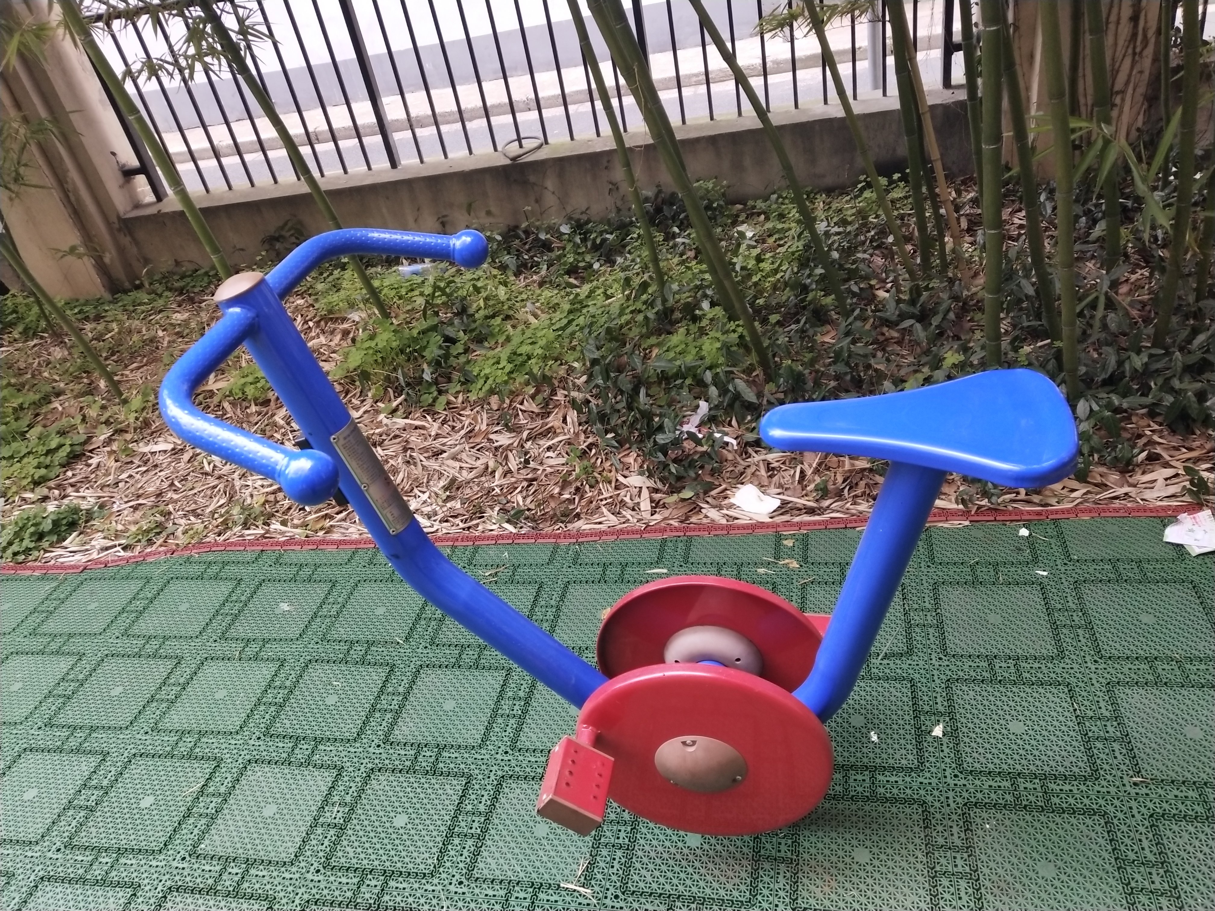 直立健身車