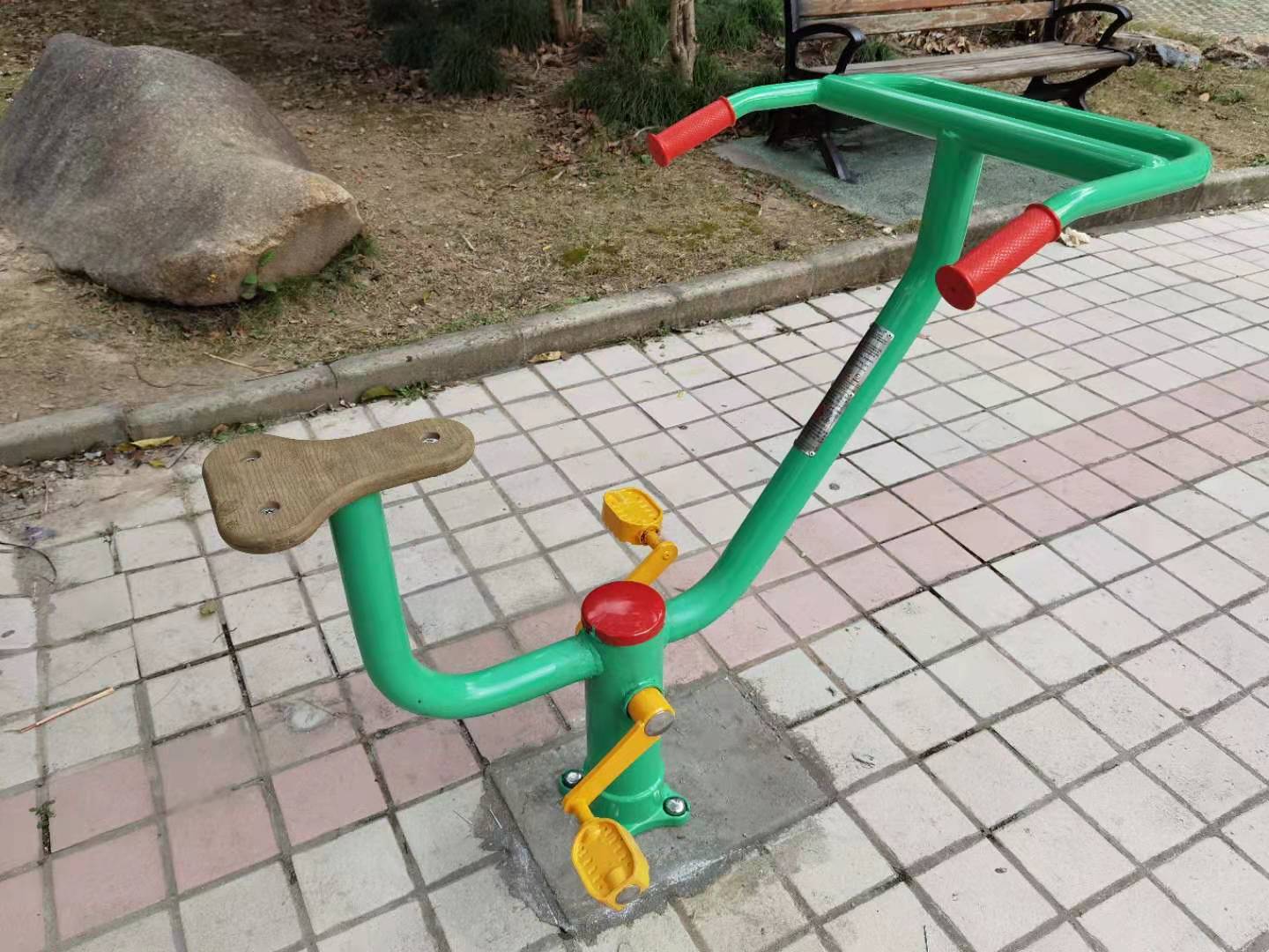 直立健身車